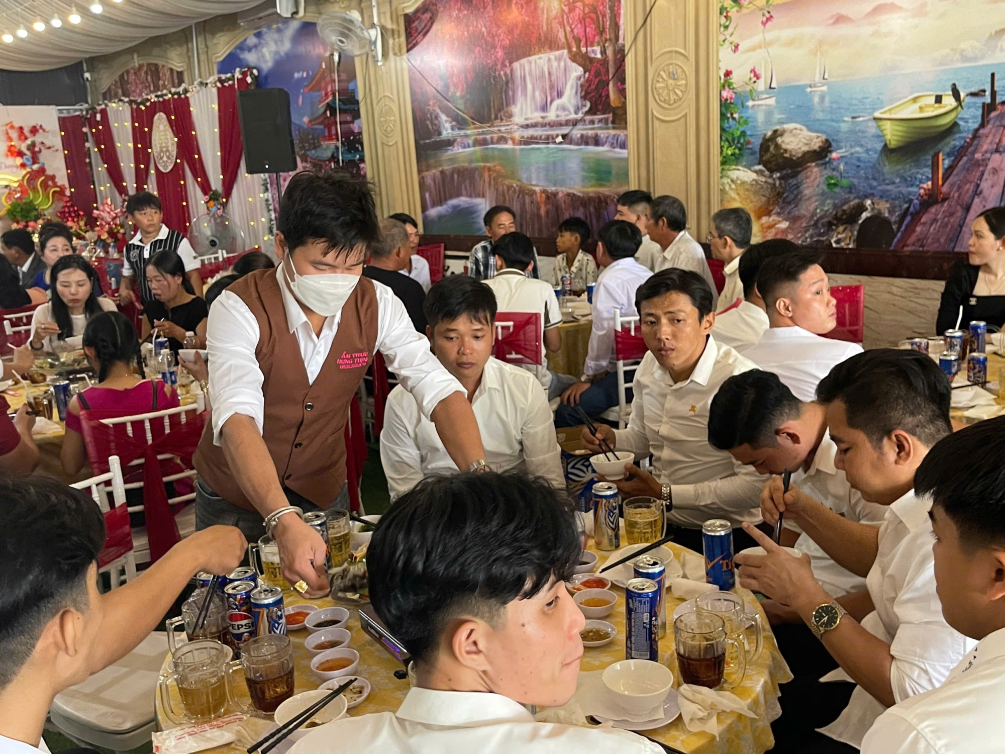 tổ chức tiệc tại nhà